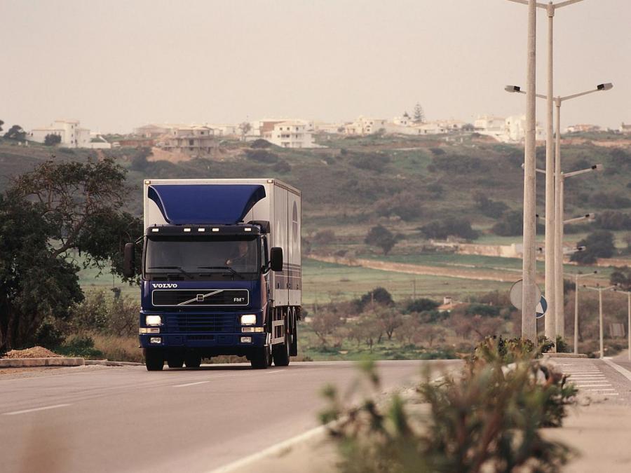  Volvo FM7 6x2 1998 года  (фото 3 из 4)